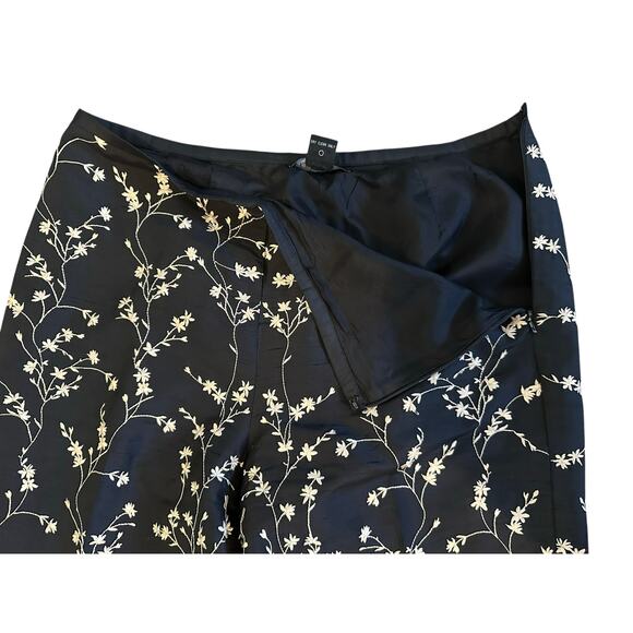 Karen Kane Black 100% Silk Embroidered Floral Pants Size 8 OldMoney QuietLuxury - Picture 3 of 7